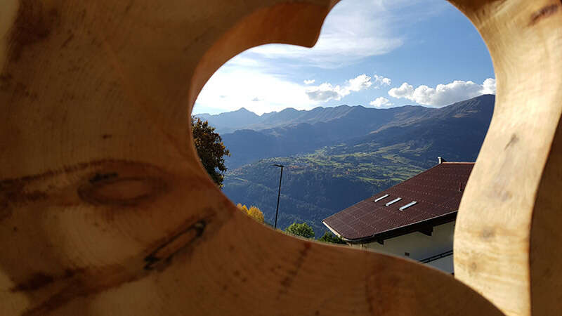 Holzherz mit Aussicht auf Fendels vom Gästehaus Walch