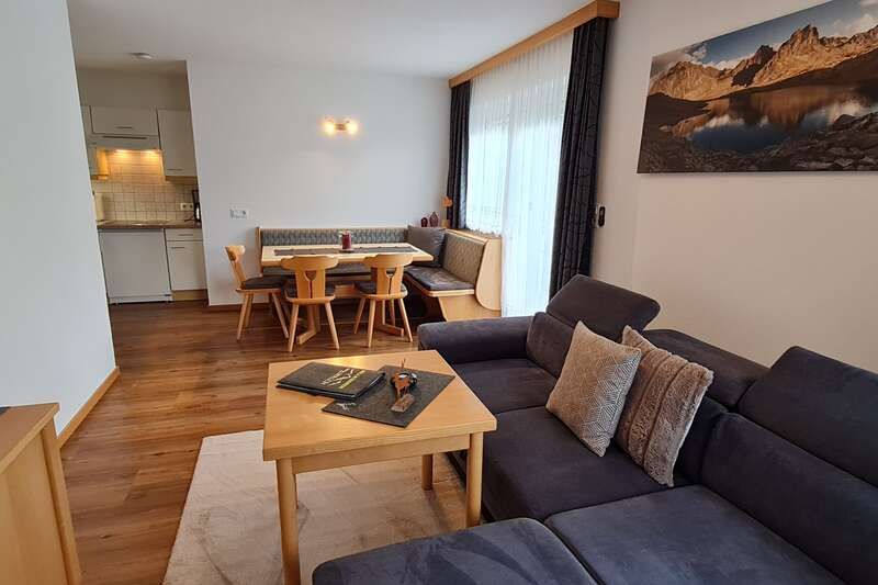 Living-dining area in apartment 2 in the Walch guest house in Tyrol