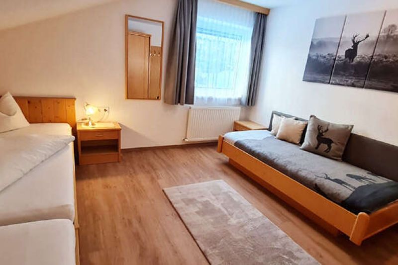 Single bed room in holiday apartment 3 in the Walch guest house in the Kaunertal