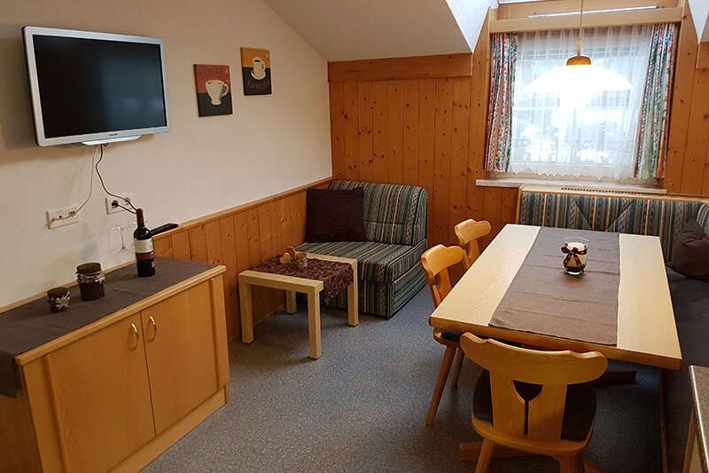 Dining area in holiday apartment 3 in the Walch guest house in the Kaunertal